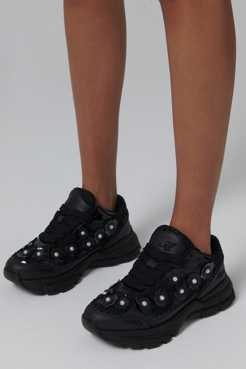 Black Marathon Flower Runner