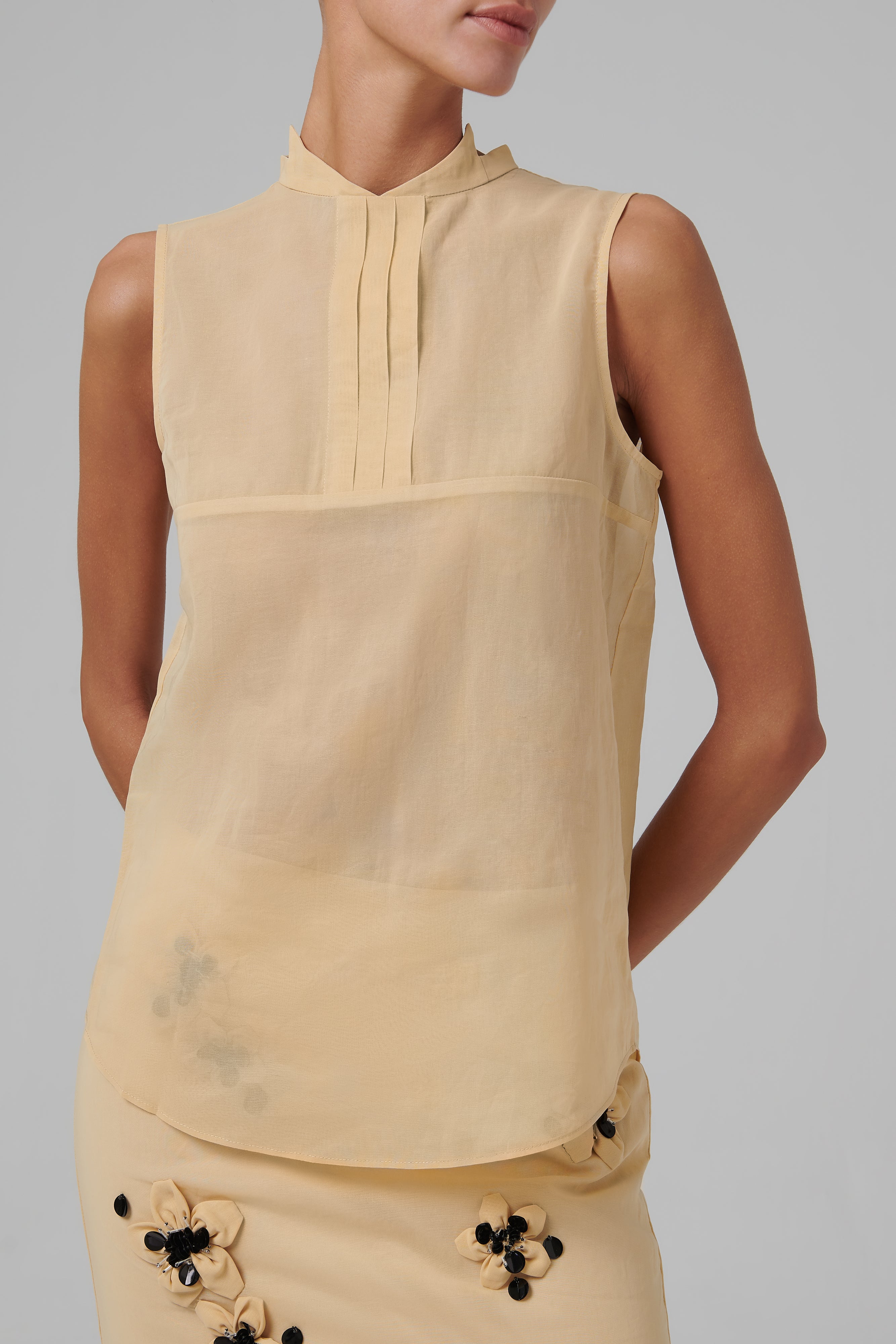新発売 新商品 Shushu/Tong Yellow Pointed Collar Tanktop - Fabric of Society トップス