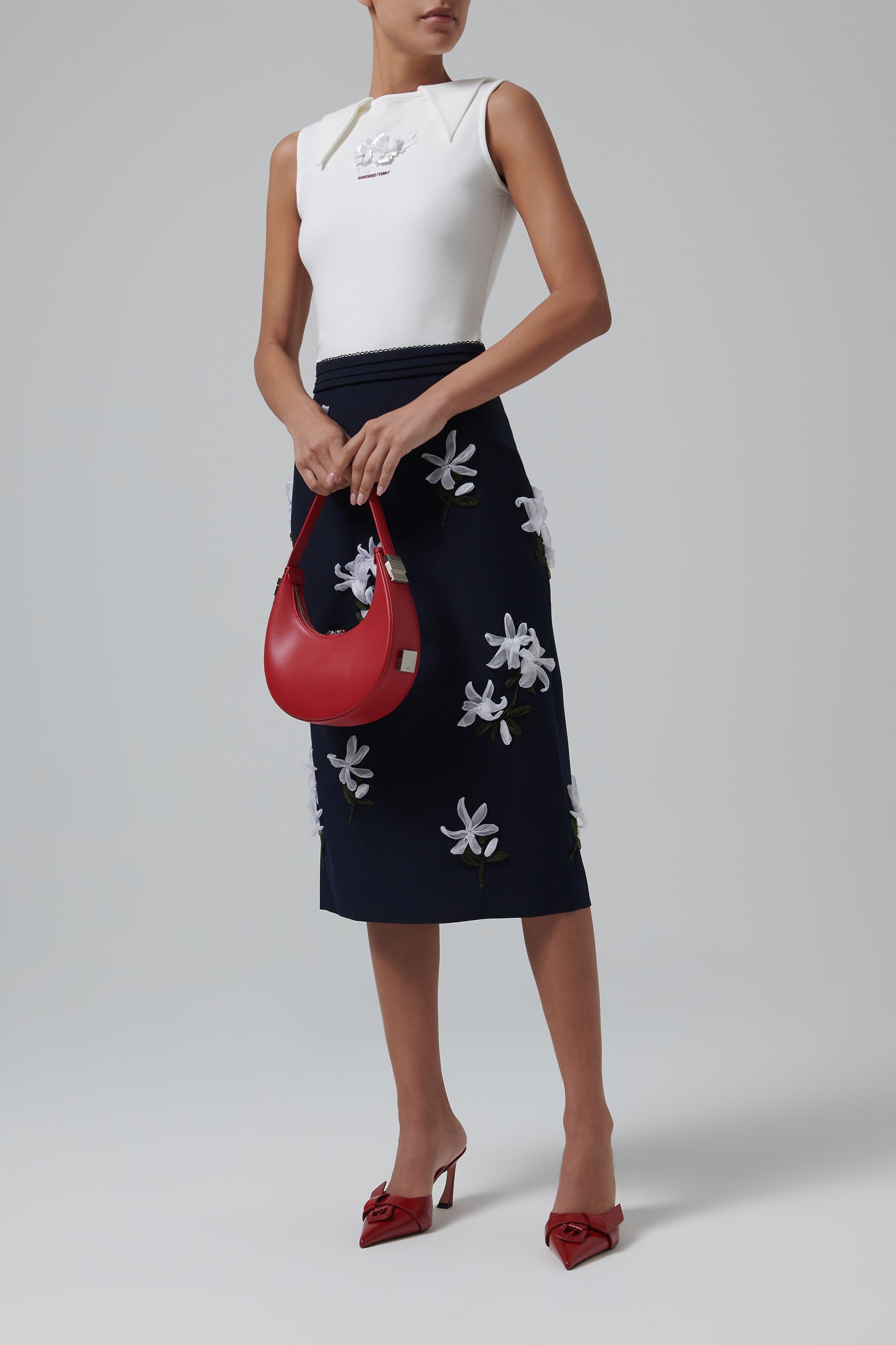 Shushu/Tong White Lapel Elastic Sleeveless Top