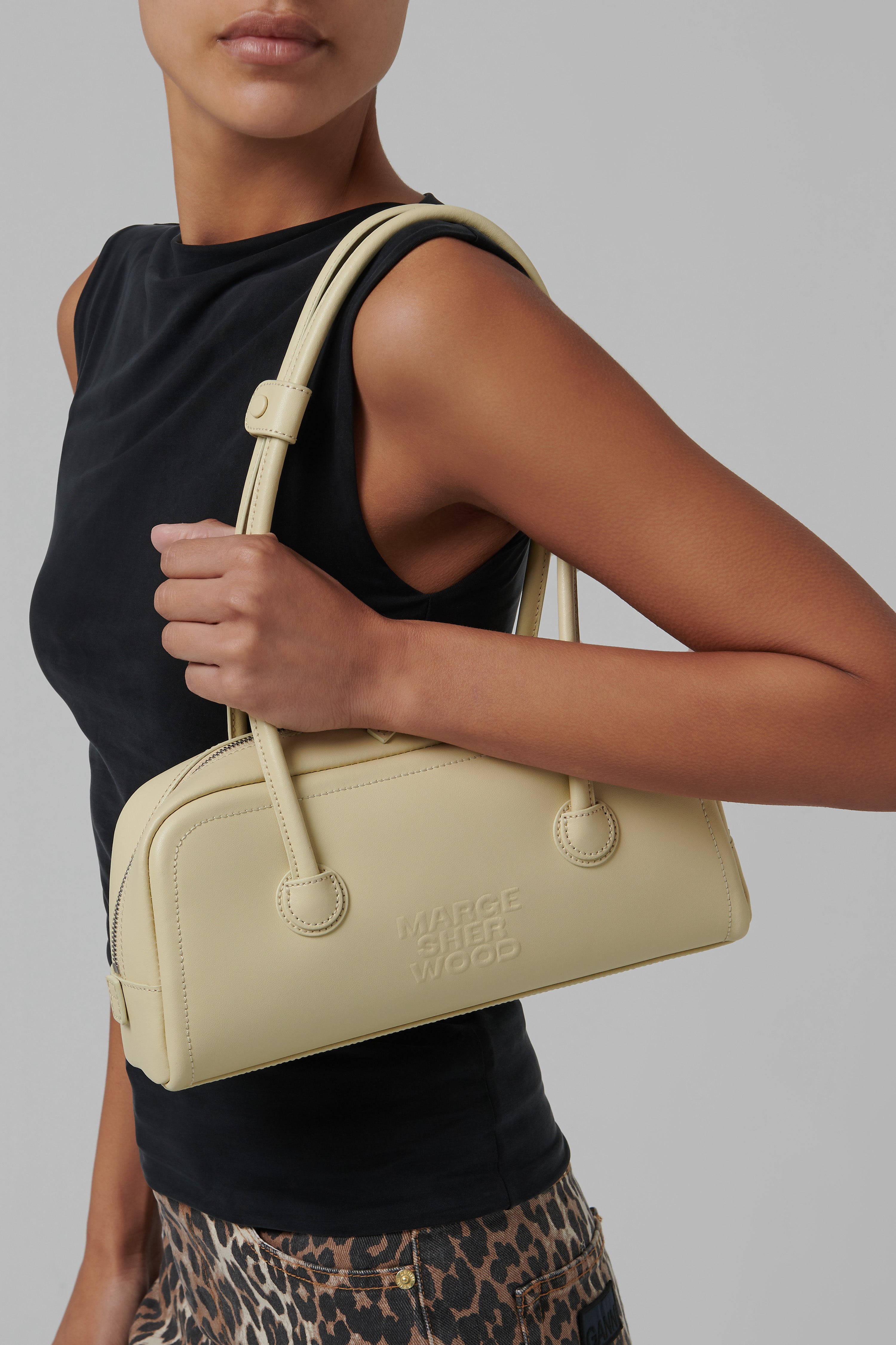 韓国レザーアイテム【MARGE SHERWOOD】SOFT BAGUETTE BAG Marge Sherwood White Soft Baguette Bag - Fabric of Society