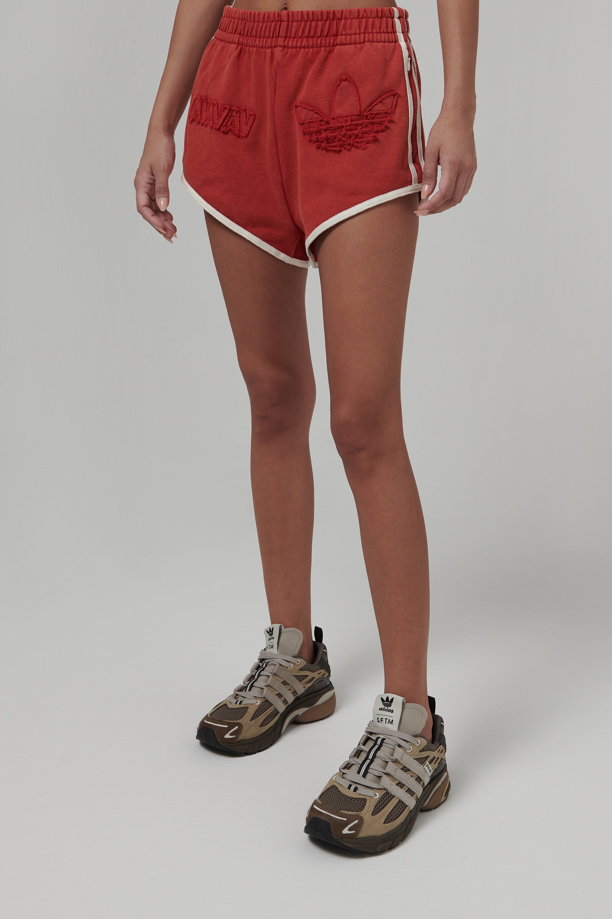即完品　adidas AVAVAV コラボ　XS フード付きベースレイヤー 即完品 adidas AVAVAV コラボ XS フード付きベースレイヤー