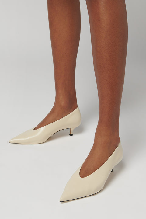 Le Monde Beryl White Babouche 40 Kitten Heel Pump