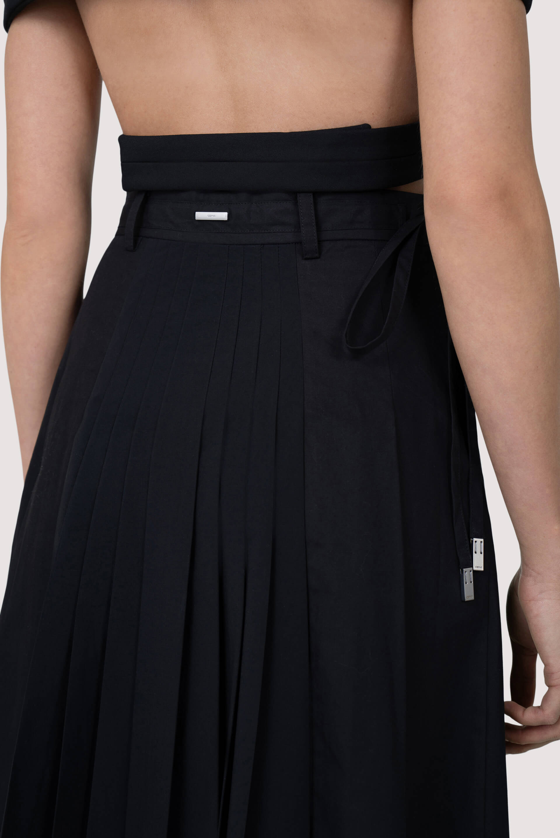 Black pleated outlet skirt fabric